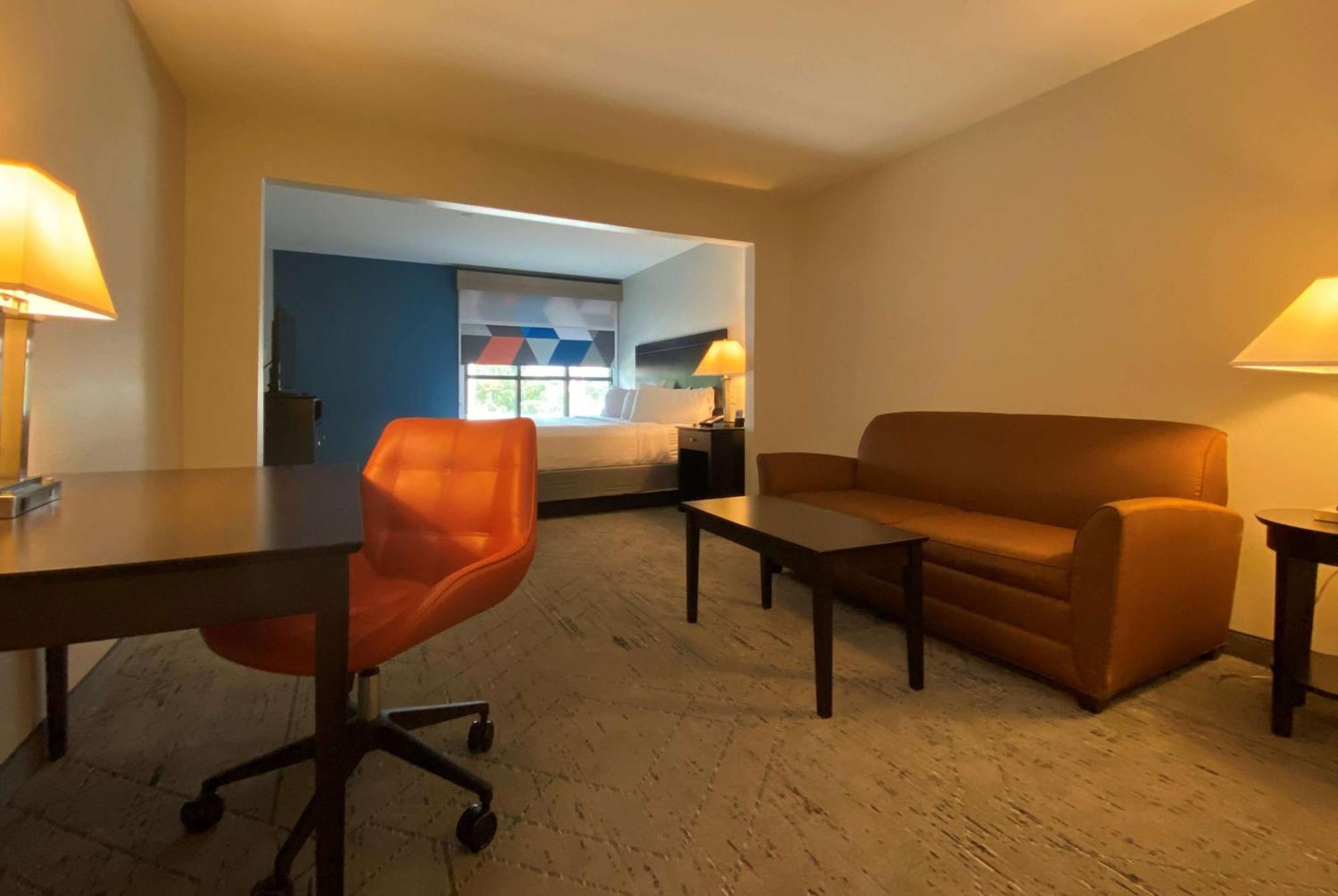 Wingate By Wyndham State Arena Raleigh/Cary Hotel Exteriör bild