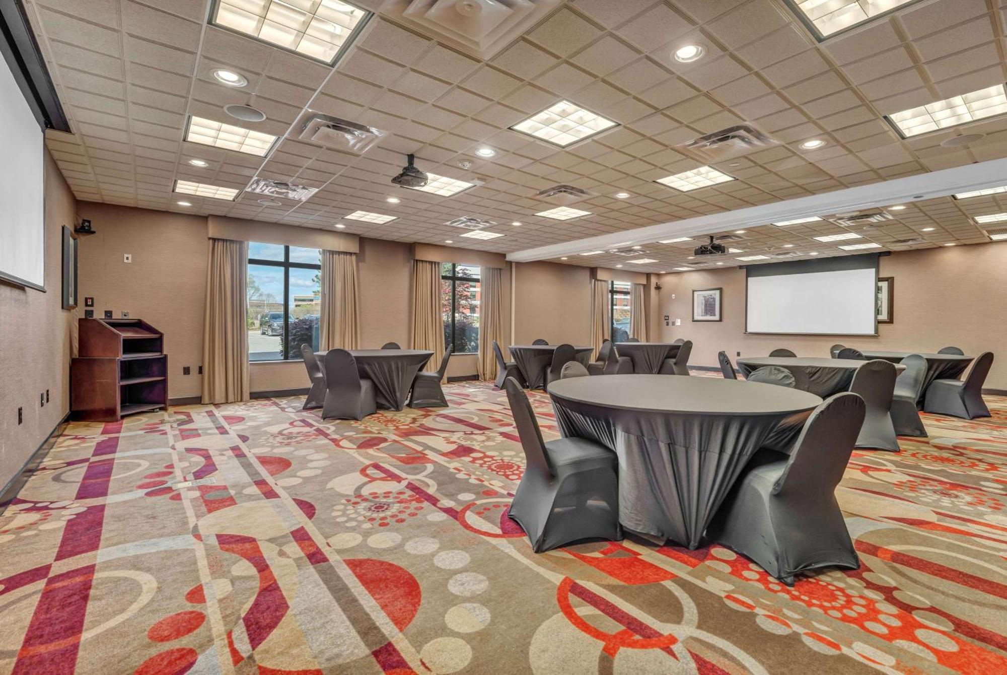 Wingate By Wyndham State Arena Raleigh/Cary Hotel Exteriör bild